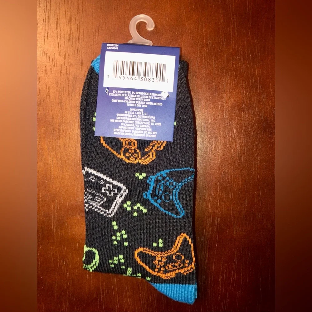 GAMER NOVELTY CREW SOCKS NWT MEN’S SHOE SIZE 6-12